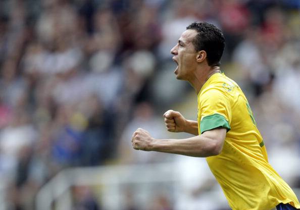 Brazil's Leandro Damiao celebrates scori