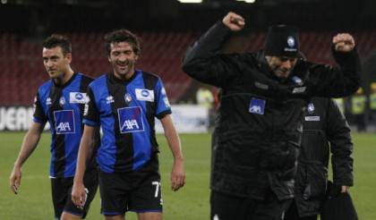 Atalanta's Cristian Raimondi (C) and Gia