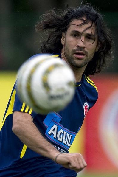 Colombia's footballer Mario yepes eyes t