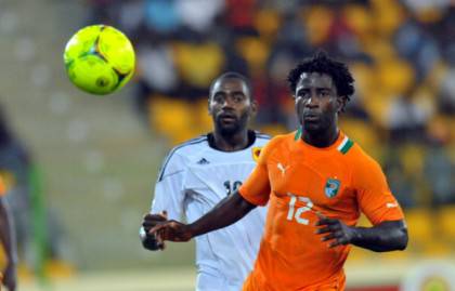 Angola's Defender Santos Zuela Francisc