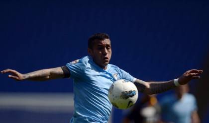 Lazio's Francelino Matuzalem controls th