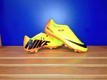 Acquista 2 OFF QUALSIASI scarpe nike da calcio personalizzate CASE