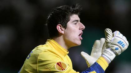 thibaut_courtois_guida_la_difesa_dellatletico_madrid