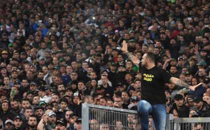 gennaro_il_capo_ultr_che_ha_dato_l_ok_addosso_una_maglia_speziale_liber-0-0-400730