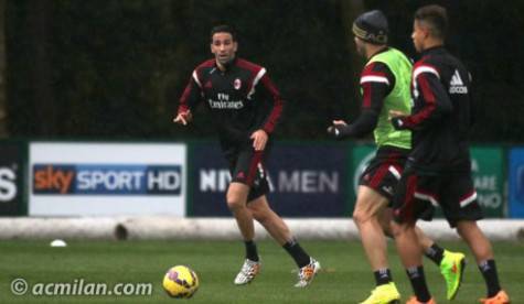 Il Milan si allena sotto la pioggia (foto acmilan.com)