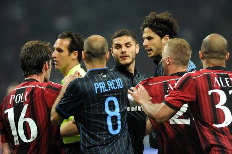 Luca Banti circondato (getty images)