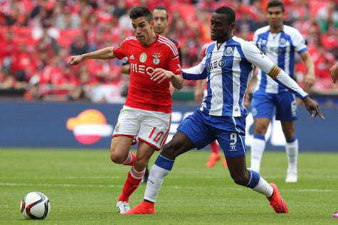 LISBON, PORTUGAL - APRIL 26: Porto's forward Jackson Martinez tackles Benfica's midfielder Nicolas Gaitan in action during the Primeira Liga match between Benfica and FC Porto at Estadio da Luz on April 26, 2015 in Lisbon, Portugal. (Photo by Carlos Rodrigues/Getty Images)