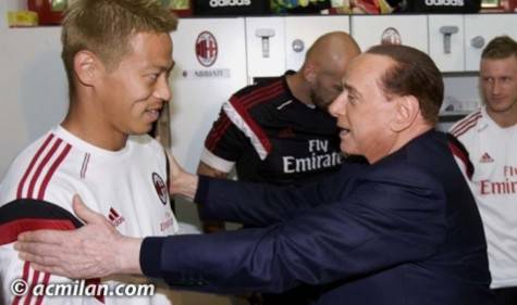 Honda e Berlusconi (foto acmilan.com)