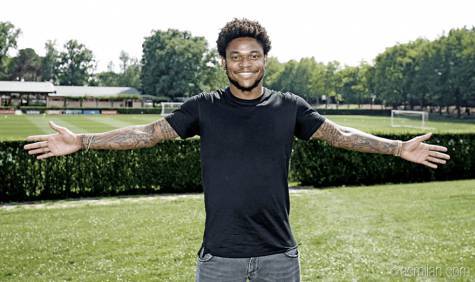 Luiz Adriano (foto acmilan.com)