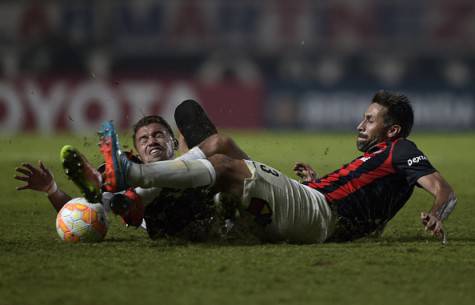 Mario Yepes e Matias Velazquez (Getty Images)