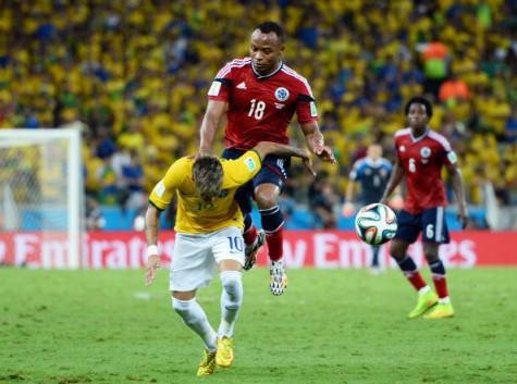 Neymar e Zuniga (getty images)