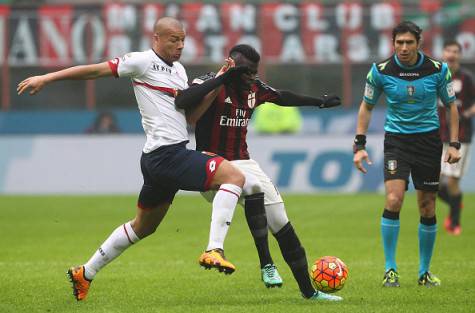 De Maio, Niang e l'arbitro Calvarese (©getty images)