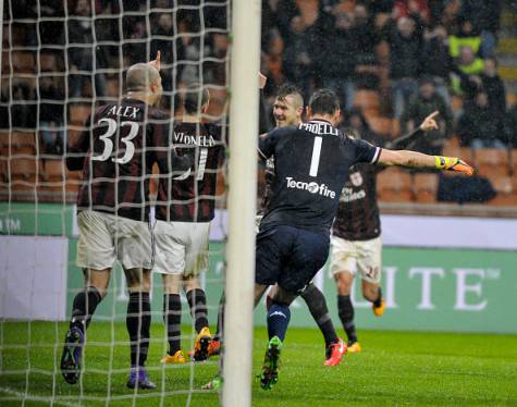 L'esultanza del Milan e la rabbia di Padelli (Getty Images)