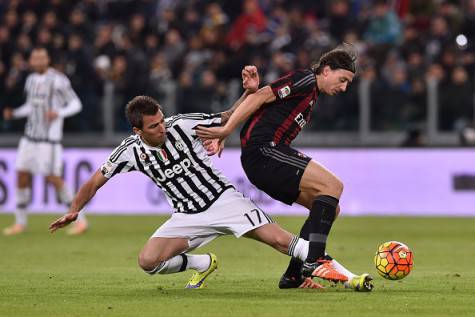 Riccardo Montolivo vs Mario Mandzukic (©Getty Images)