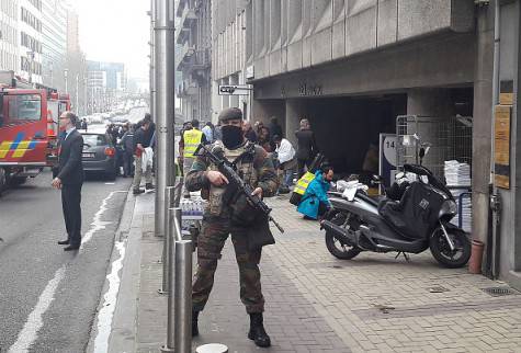 Un soldato a Bruxelles dopo l'attentato a Maelbeek (©getty images)