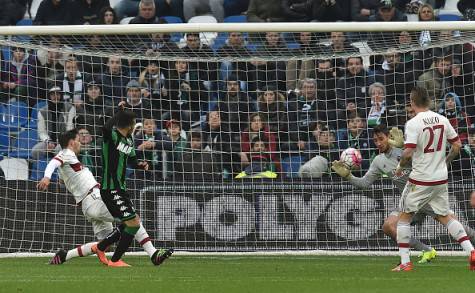 Nicola Sansone beffa il Milan (©getty images)