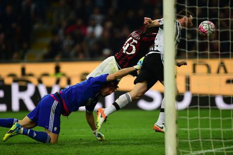 Mario Balotelli e il gol di mano (©getty images)