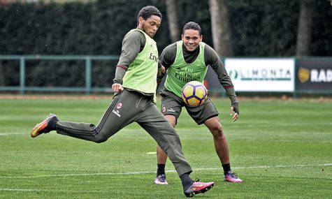 Carlos Bacca Luiz Adriano