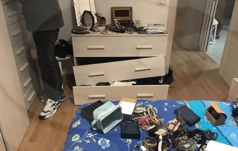 Facebook: gli amici scoprono che è in vacanza e gli svaligiano casa