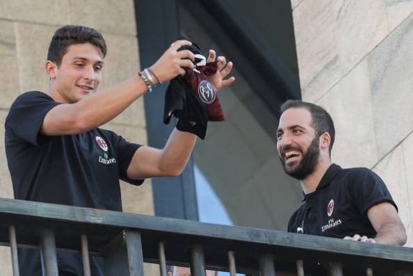 Mattia Caldara Gonzalo Higuain