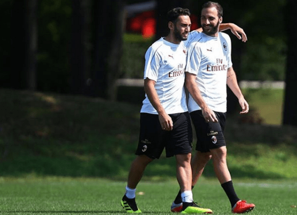 Hakan Calhanoglu Gonzalo Higuain