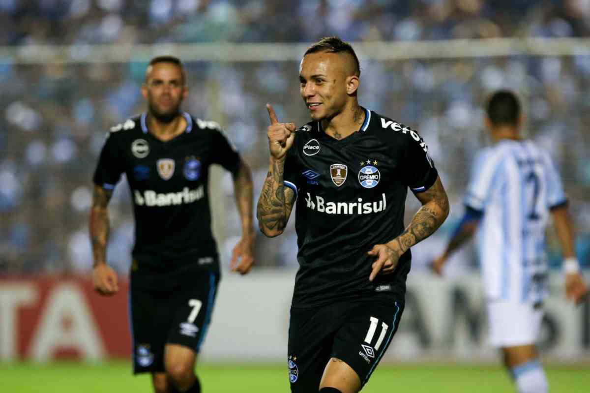 Everton Sousa Soares