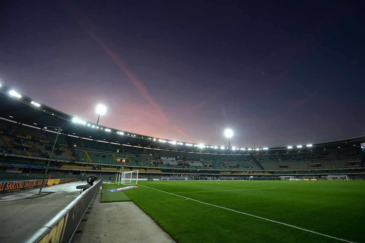 Стадион вечером. Маркантонио Бентегоди. Stadio San Paolo.