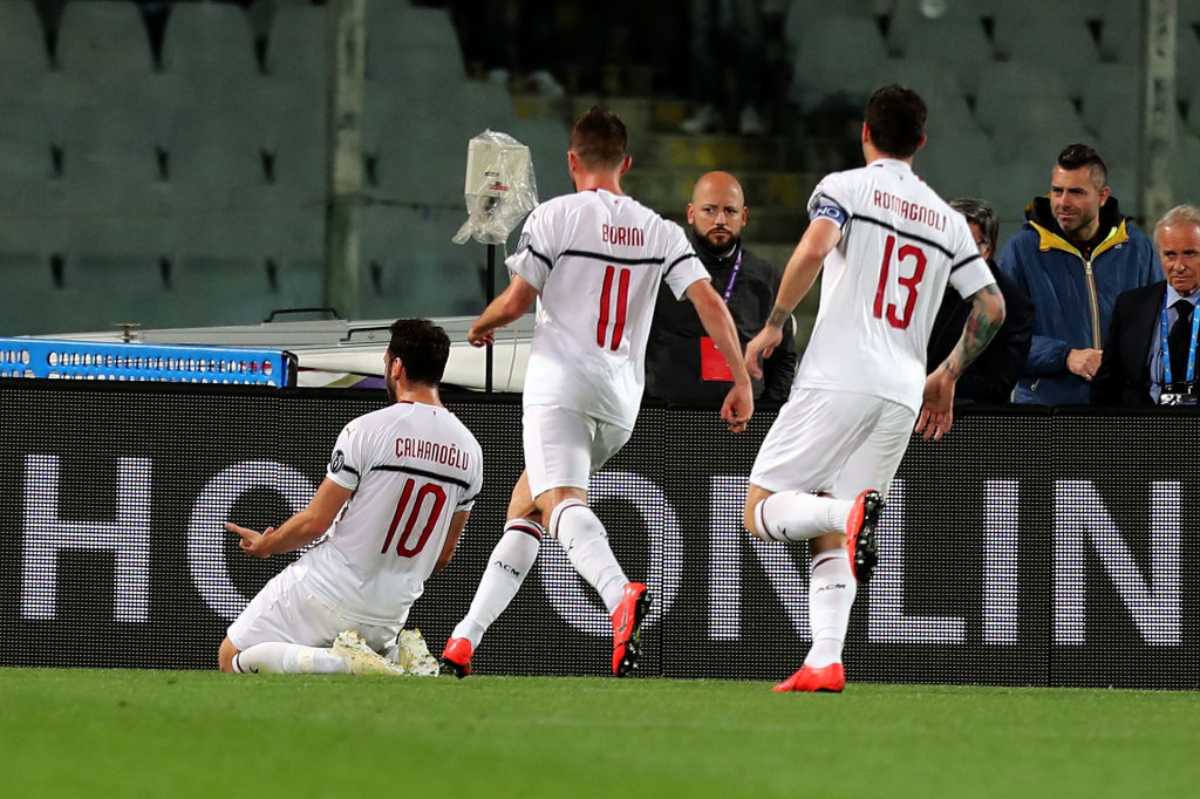 Calhanoglu esulta in Fiorentina-Mila