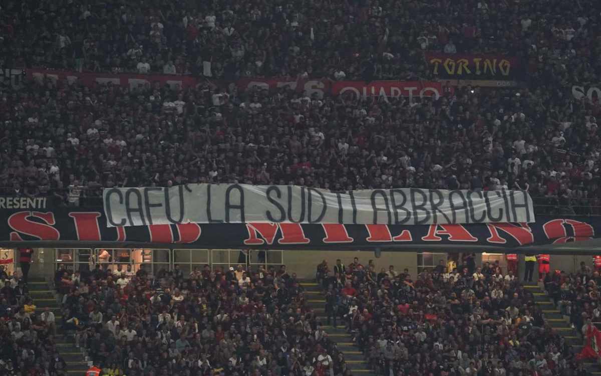 Messaggio Curva Sud Milan per Cafu