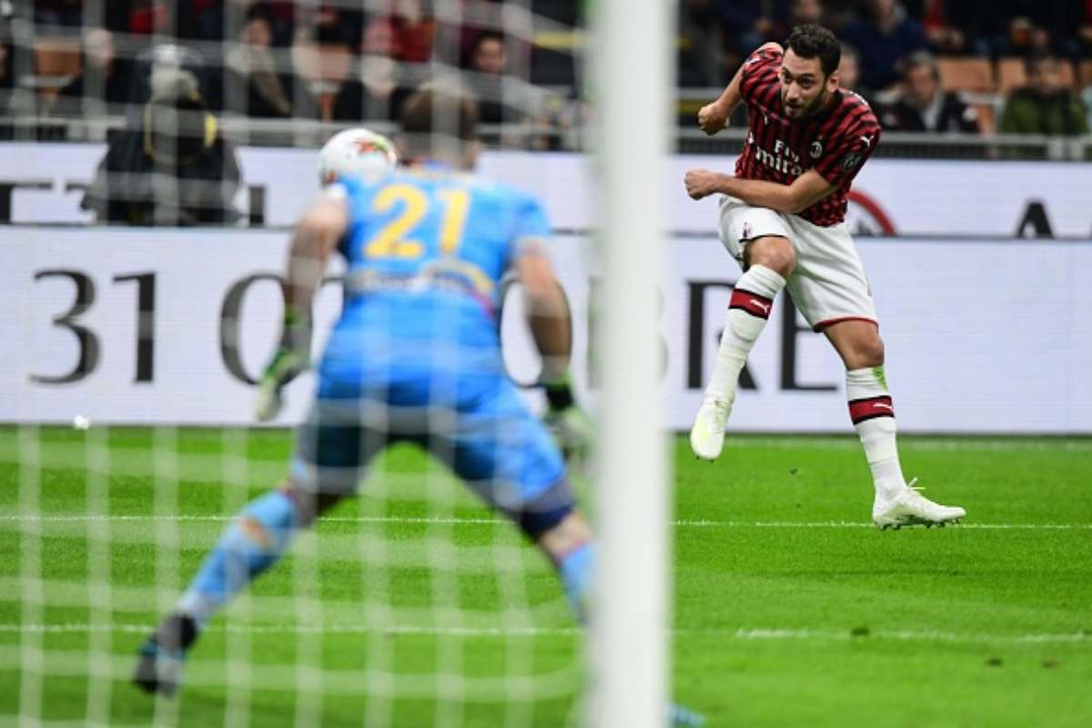 Gol di Calhanoglu in Milan-Lecce