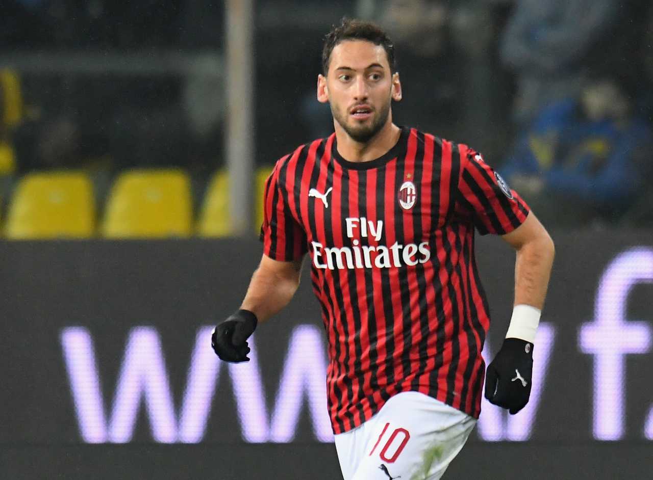 Hakan Calhanoglu rinnovo Milan