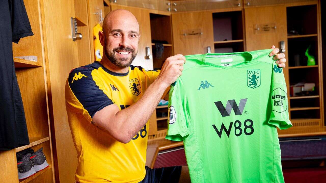 Pepe Reina Aston Villa