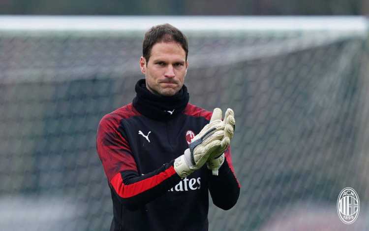 Begovic resta al Milan