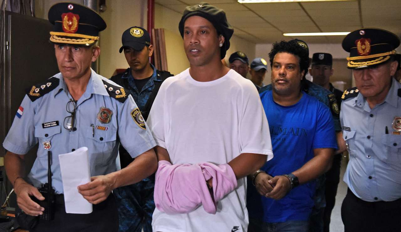 Ronaldinho arrestato