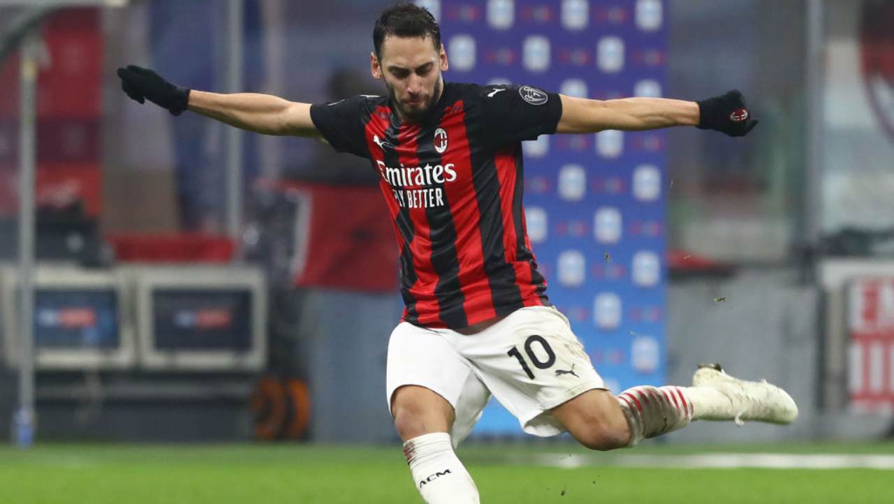 Calhanoglu, c’è anche il PSG: il Milan è fiducioso nel rinnovo