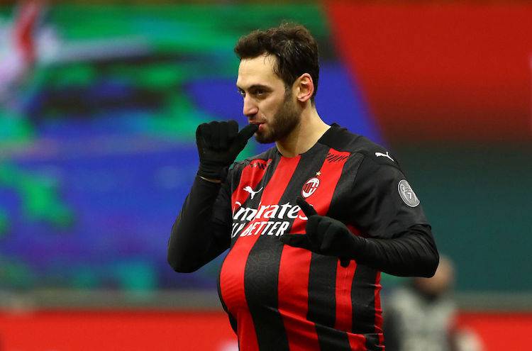 rinnovo calhanoglu incontro 