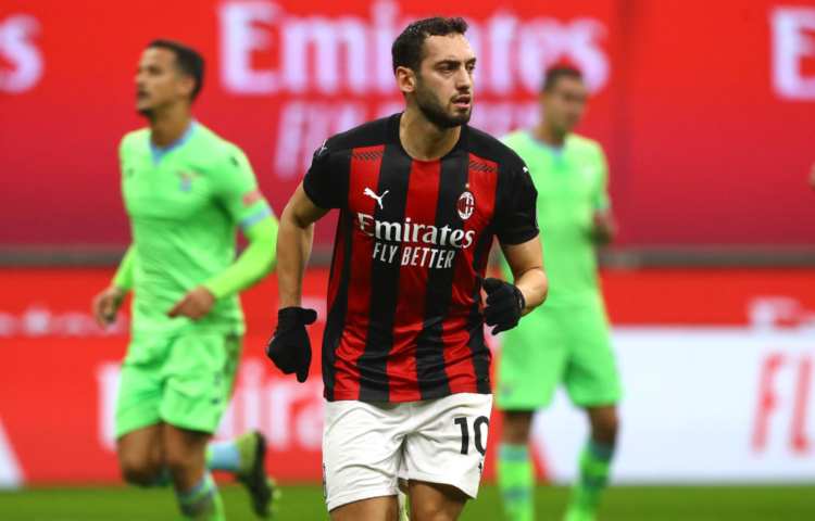 Calhanoglu rinnovo compleanno