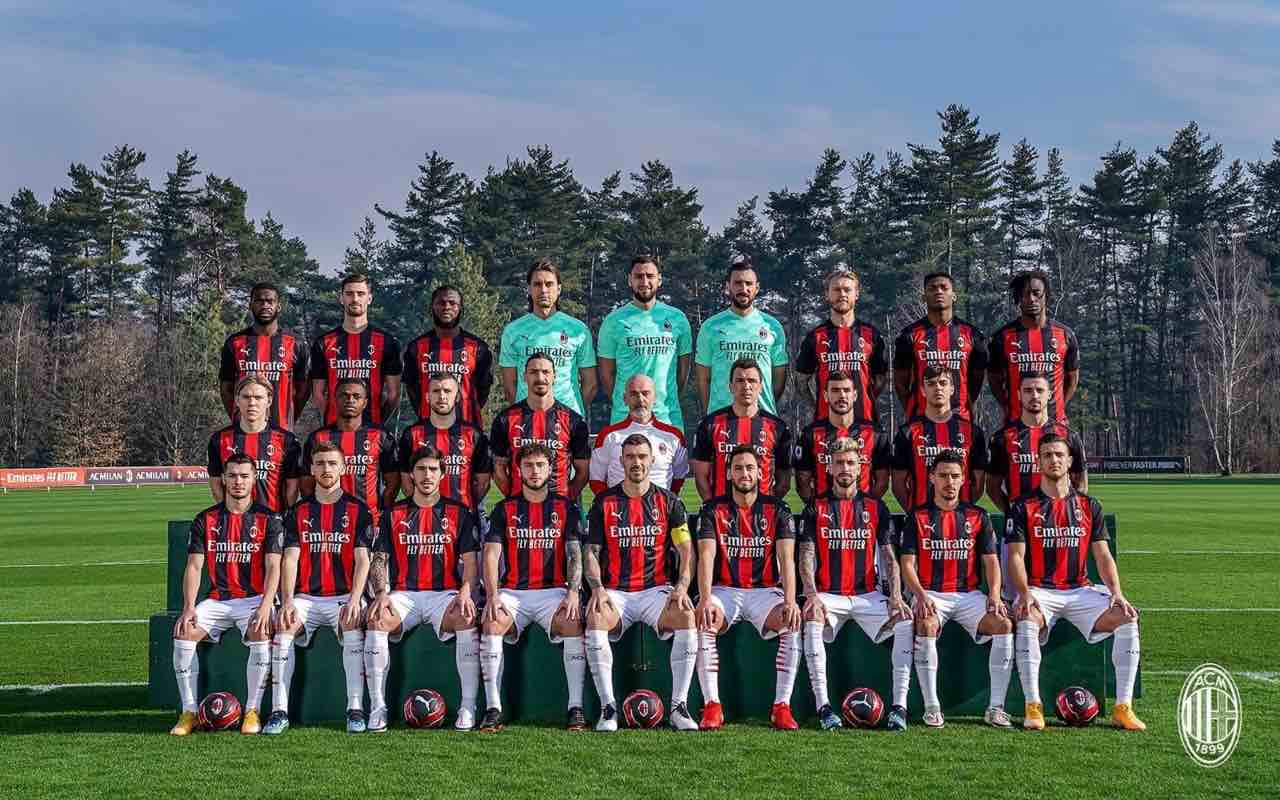 Milan, squadra riunita per la foto di gruppo VIDEO