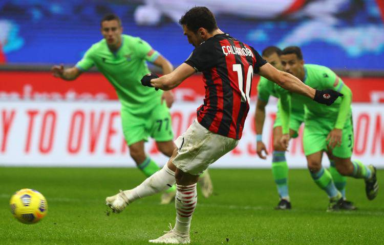 Hakan Calhanoglu, rigore contro la Lazio