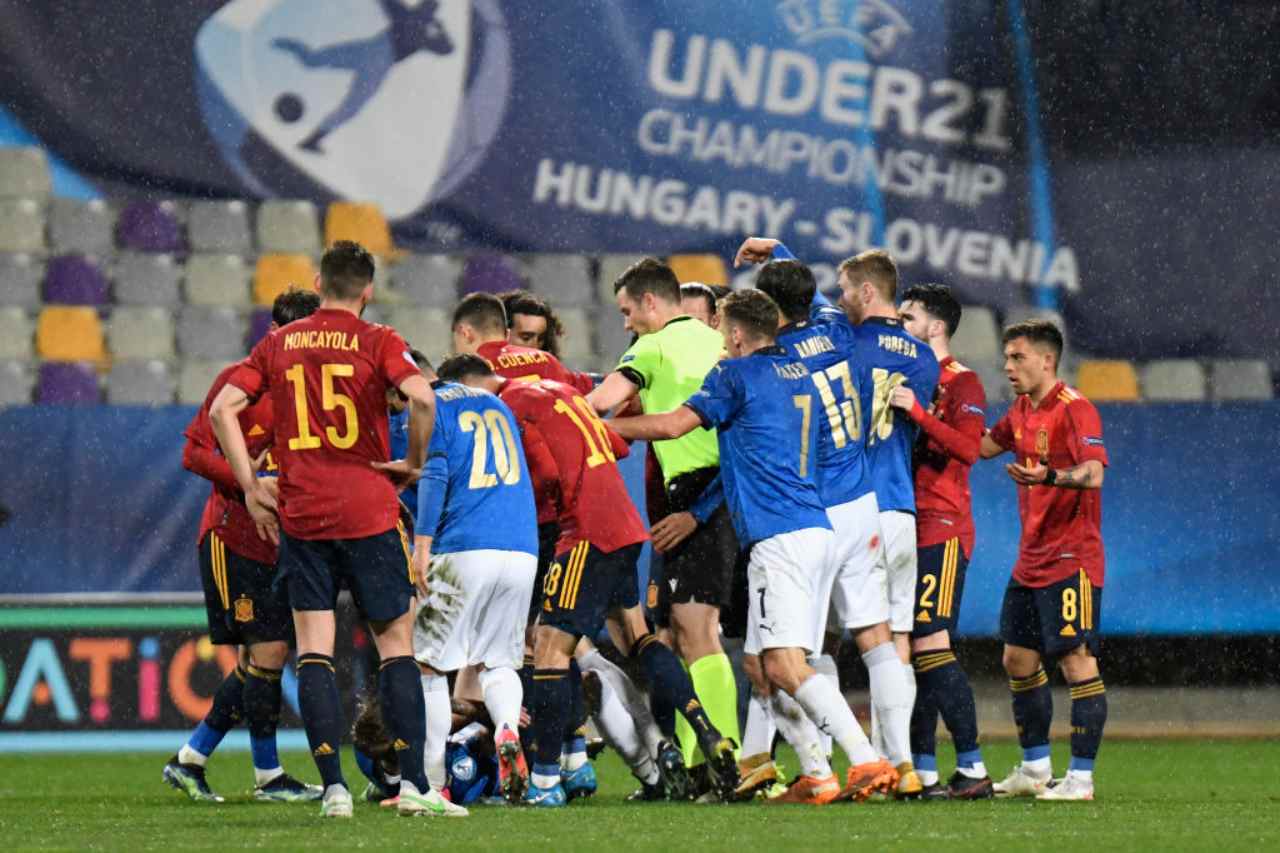 Under 21, ItaliaSpagna da Far West Pali, risse e 3 espulsioni
