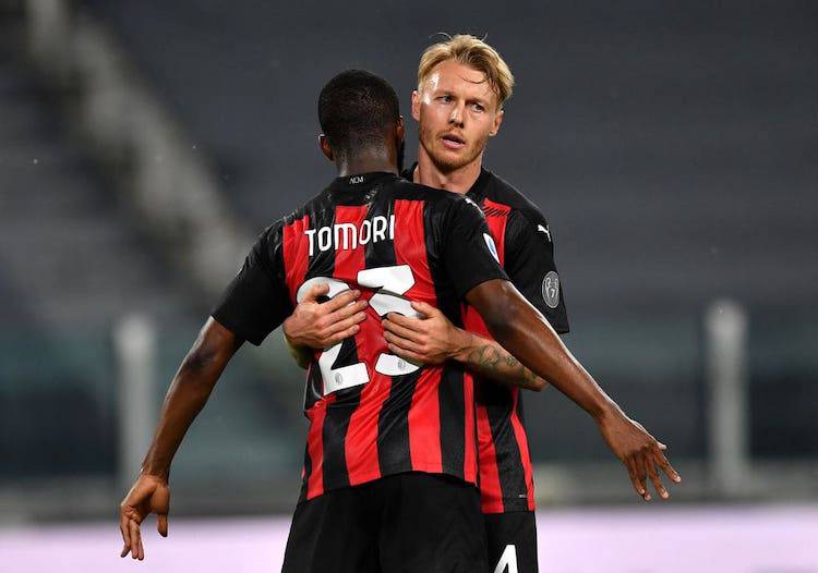 Fikayo Tomori e Simon Kjaer