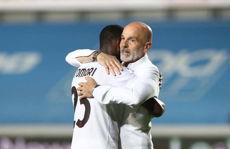 Fikayo Tomori e Stefano Pioli 