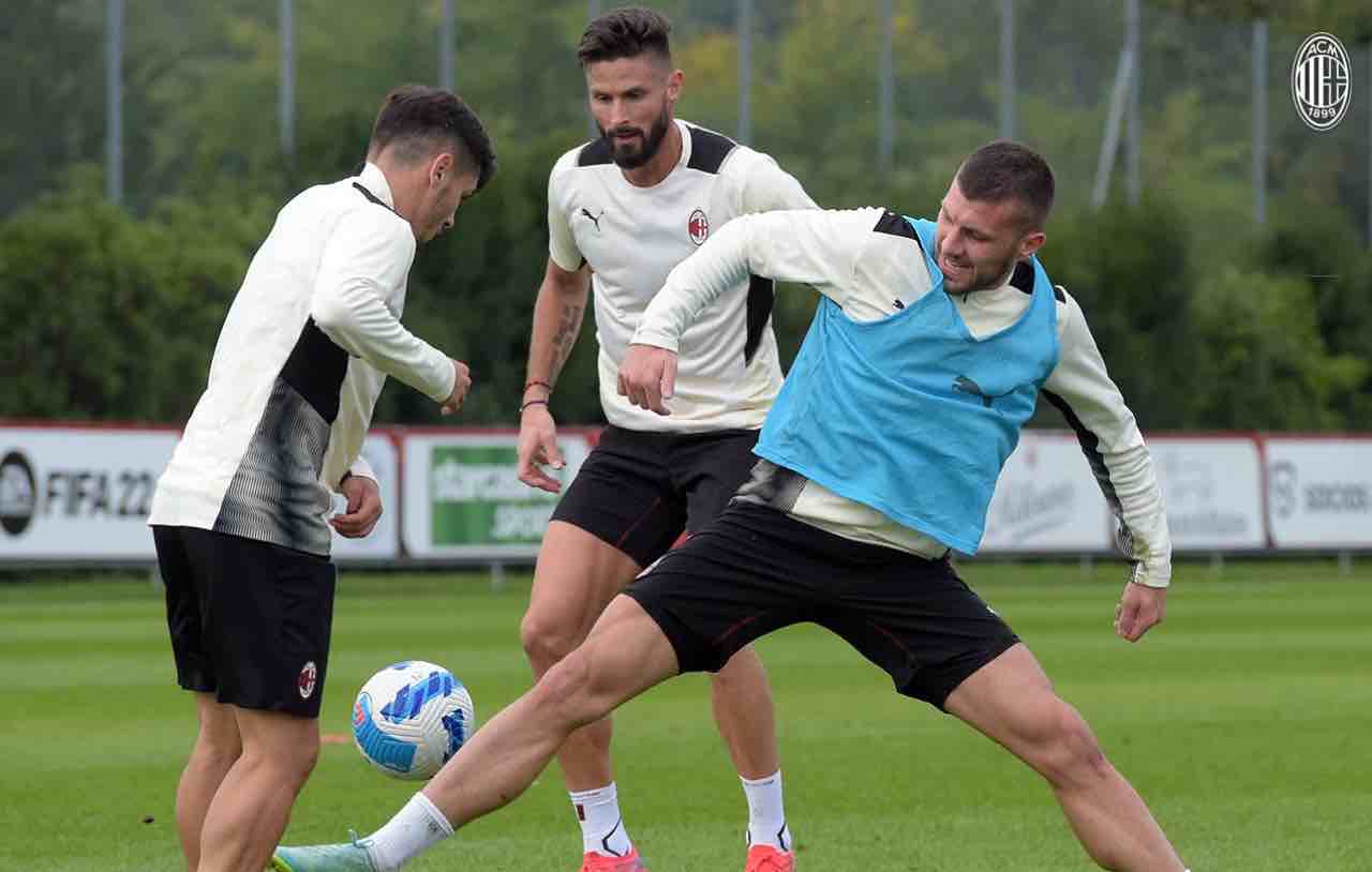 ML Le Ultime Da Milanello Giroud In Gruppo Personalizzato Per 3 
