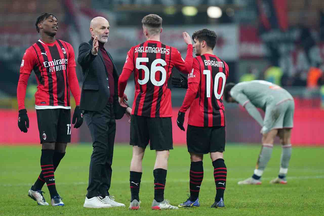 Pioli con giocatori Milan