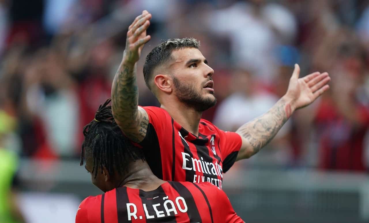 Theo Hernandez e Leao