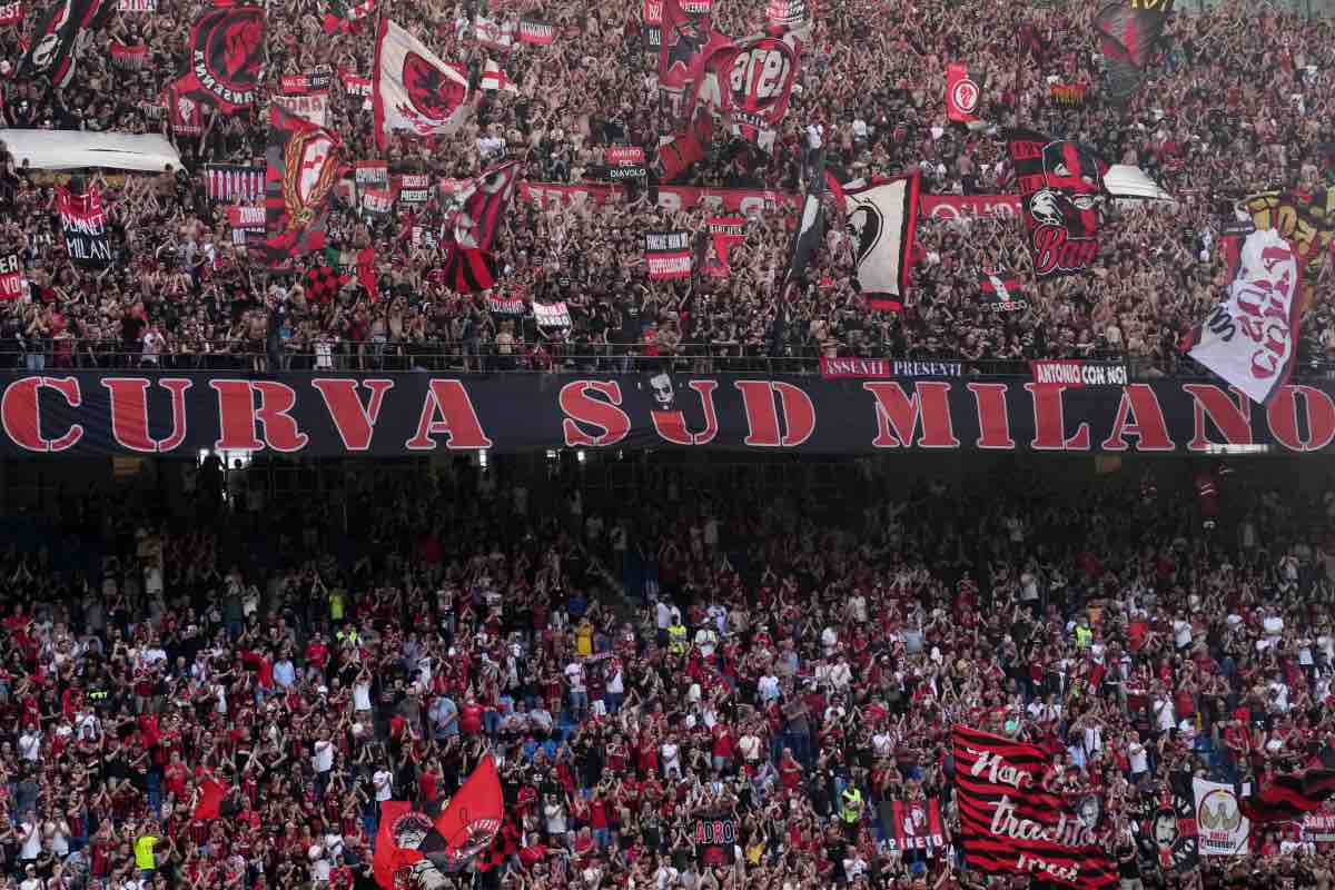 Striscione Mare Fuori Milan Napoli