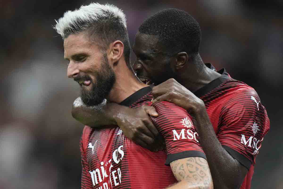 Milan Giroud top