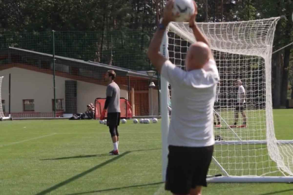 Milan, Pioli prende in giro Florenzi in allenamento