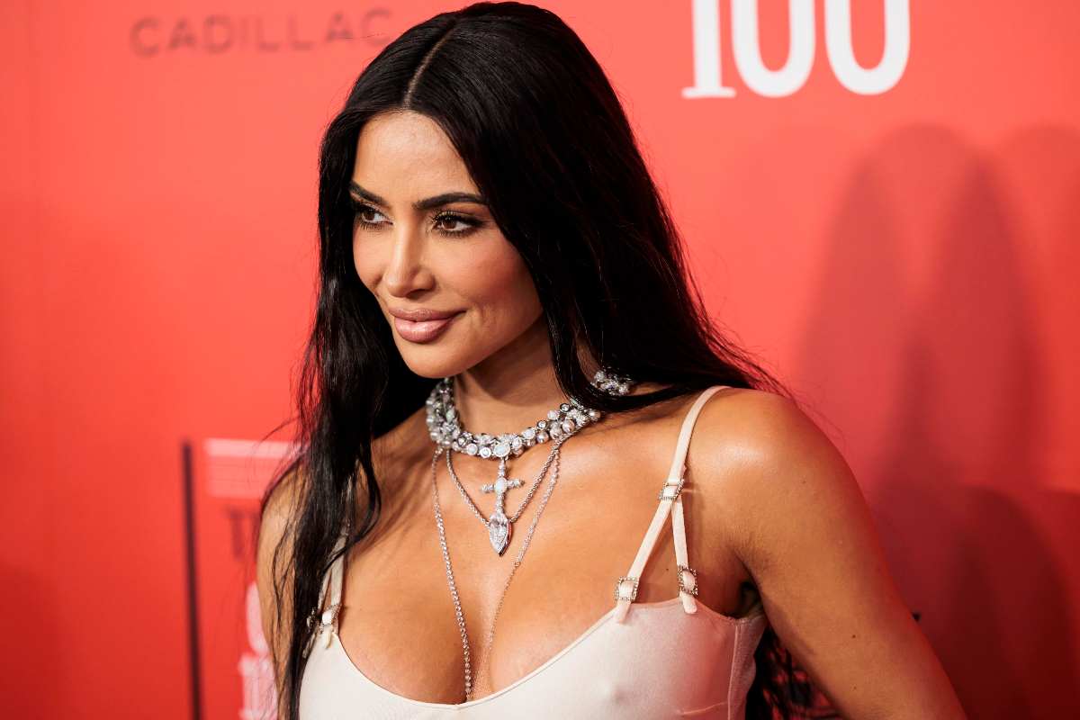 Kim Kardashian, maglia del Milan in regalo