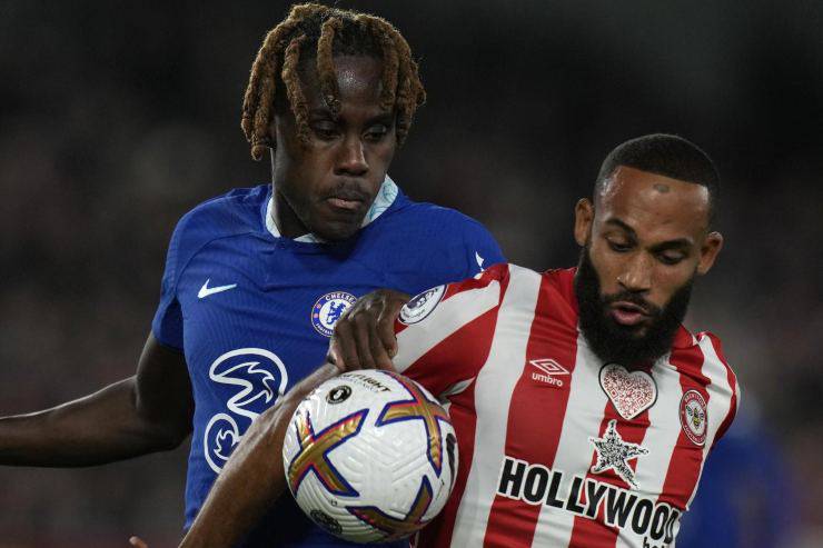 La big inglese si affaccia sul difensore puntato dal MIlan